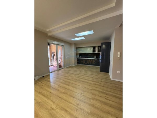 Tirane, shitet apartament 2+1+Ballkon Kati 7, 91 m² 215.000 € (Oxhaku)
