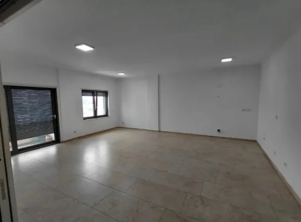 Tirane, jepet me qera ambjent biznesi Kati 5, 131 m² 1.300 € (Ringu, Zogu i Zi)