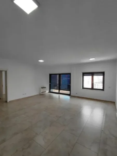 Tirane, jepet me qera ambjent biznesi Kati 5, 131 m² 1.300 € (Ringu, Zogu i Zi)