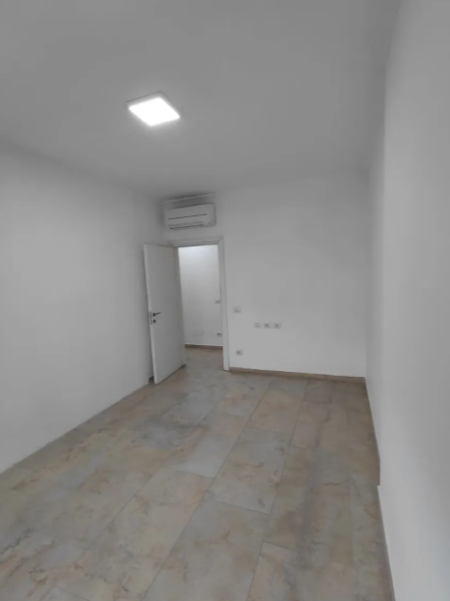 Tirane, jepet me qera ambjent biznesi Kati 5, 131 m² 1.300 € (Ringu, Zogu i Zi)