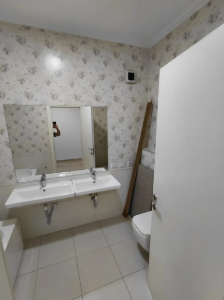 Tirane, jepet me qera ambjent biznesi Kati 5, 131 m² 1.300 € (Ringu, Zogu i Zi)