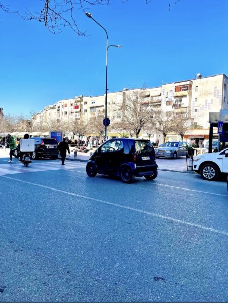 Tirane, jepet me qera apartament 2+1 Kati 1, 98 m² 350 € (Sheshi Shtraus)