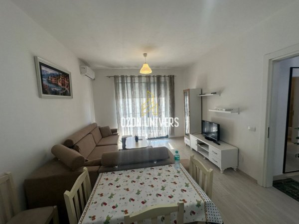 Tirane, jepet me qera apartament 3+1+Ballkon , 100 m² 600 € (kinostudio)
