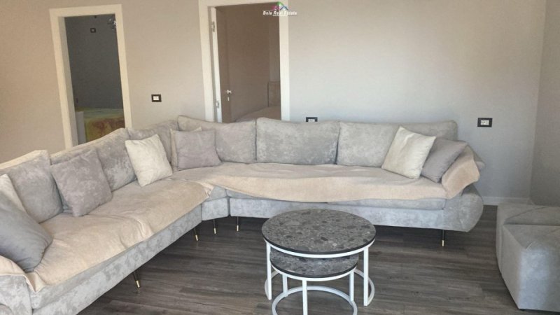 Tirane, jepet me qera apartament 2+1 Kati 2, 100 m² 800 € (porcelan)