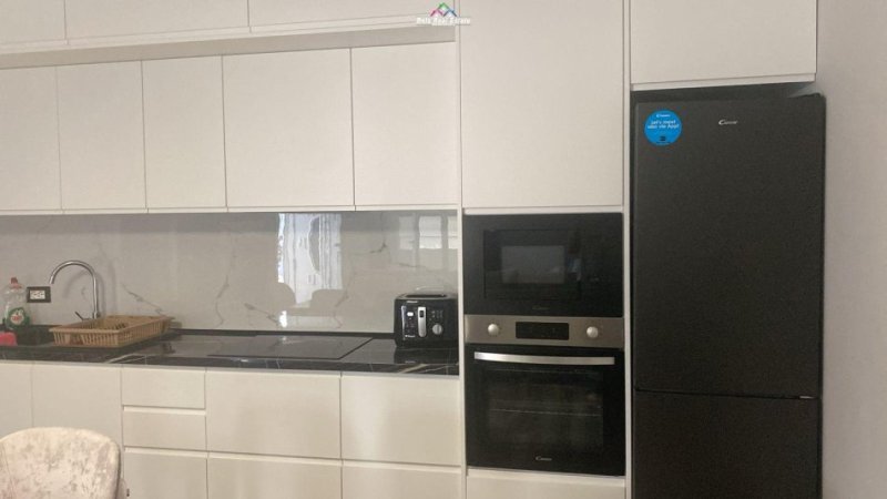 Tirane, jepet me qera apartament 2+1 Kati 2, 100 m² 800 € (porcelan)