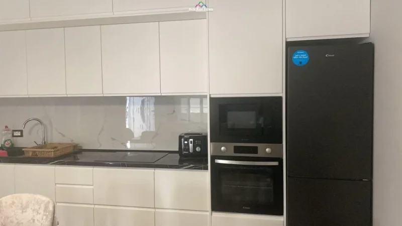 Tirane, jepet me qera apartament 2+1 Kati 2, 100 m² 800 € (porcelan)