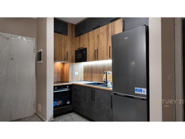 Tirane, jepet me qera apartament 1+1 Kati 6, 62 m² 650 € (Brryli , Shkolla e Kuqe)
