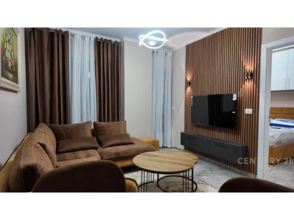 Tirane, jepet me qera apartament 1+1 Kati 6, 62 m² 650 € (Brryli , Shkolla e Kuqe)