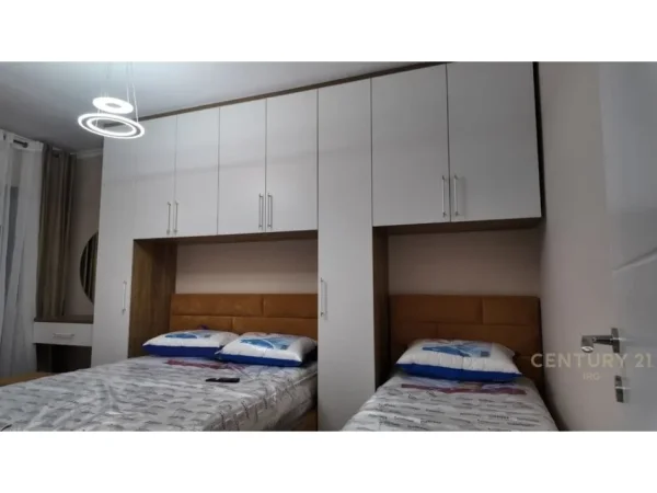 Tirane, jepet me qera apartament 1+1 Kati 6, 62 m² 650 € (Brryli , Shkolla e Kuqe)