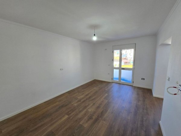 Tirane, shitet apartament 2+1 Kati 4, 77 m² 155.000 € (PRANE SHKOLLES 1 MAJ)