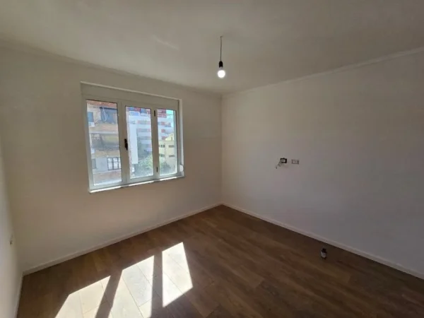 Tirane, shitet apartament 2+1 Kati 4, 77 m² 155.000 € (PRANE SHKOLLES 1 MAJ)