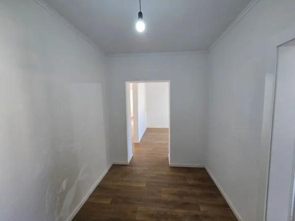Tirane, shitet apartament 2+1 Kati 4, 77 m² 155.000 € (PRANE SHKOLLES 1 MAJ)