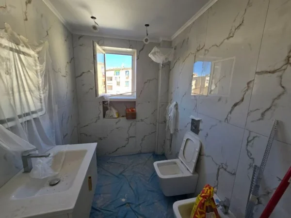 Tirane, shitet apartament 2+1 Kati 4, 77 m² 155.000 € (PRANE SHKOLLES 1 MAJ)