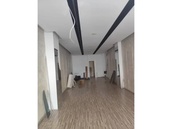 Tirane, jepet me qera ambjent biznesi Kati 0, 54 m² 1.500 € (MYSLYM SHYRI)