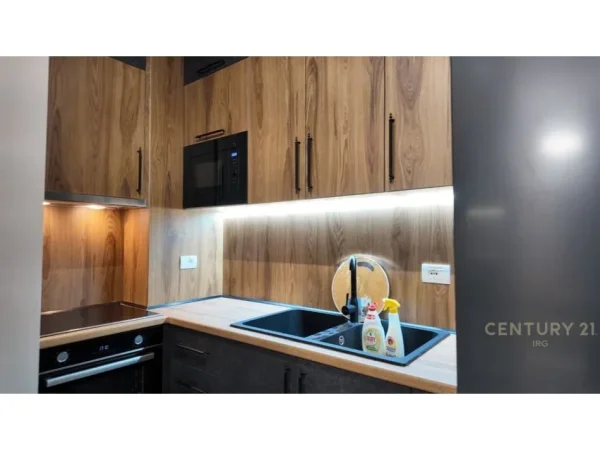 Tirane, jepet me qera apartament 1+1 Kati 6, 62 m² 650 € (SHKOLLA E KUQE)