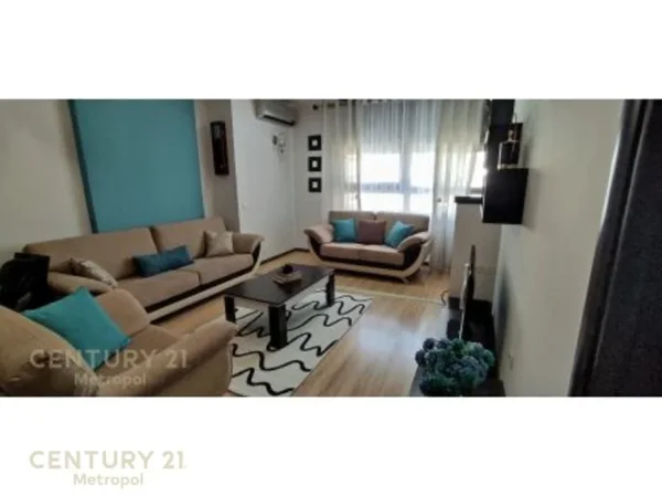 Tirane, jepet me qera apartament 2+1 Kati 5, 92 m² 850 € (Juridiku)