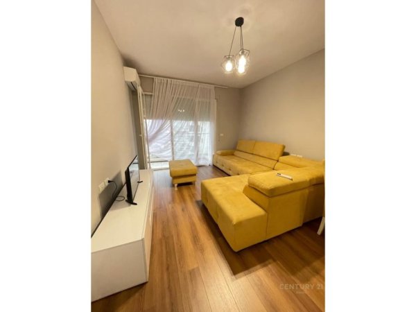 Tirane, jepet me qera apartament 3+1 Kati 8, 137 m² 800 € (Don Bosko)
