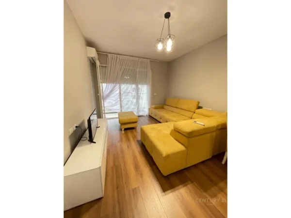 Tirane, jepet me qera apartament 3+1 Kati 8, 137 m² 800 € (Don Bosko)