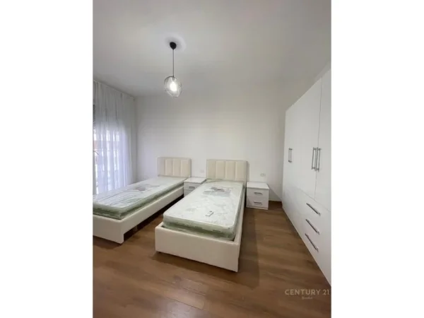 Tirane, jepet me qera apartament 3+1 Kati 8, 137 m² 800 € (Don Bosko)