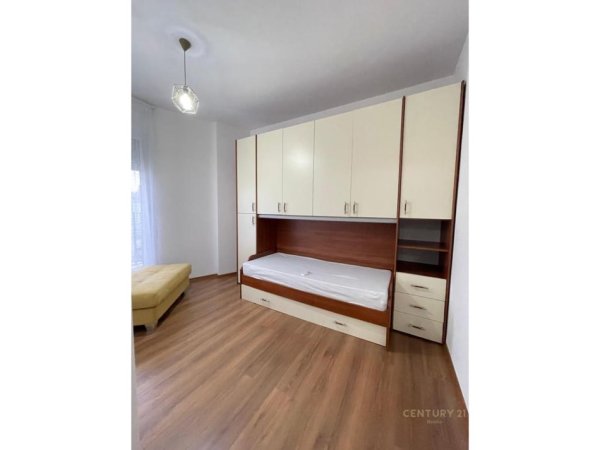 Tirane, jepet me qera apartament 3+1 Kati 8, 137 m² 800 € (Don Bosko)