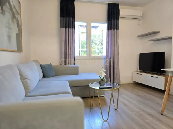 Tirane, jepet me qera apartament 1+1 Kati 2, 44 m² 650 € (SHESHI WILLSON)