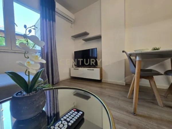 Tirane, jepet me qera apartament 1+1 Kati 2, 44 m² 650 € (SHESHI WILLSON)
