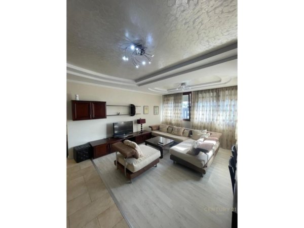 Tirane, jepet me qera apartament 3+1+Ballkon Kati 9, 110 m² 900 € (Liqeni artificial)