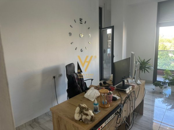 Tirane, jepet me qera zyre Kati 1, 134 m² 650 € (ALI DEMI)