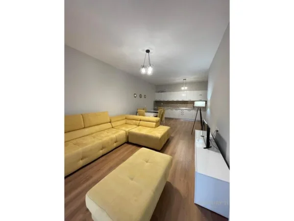 Tirane, jepet me qera apartament 3+1 Kati 8, 137 m² 800 € (Don Bosko)