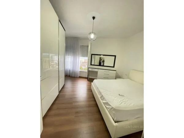 Tirane, jepet me qera apartament 3+1 Kati 8, 137 m² 800 € (Don Bosko)