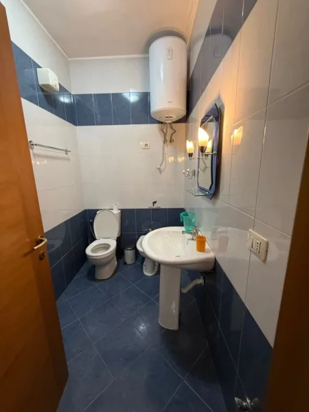 Tirane, jepet me qera apartament 2+1 Kati 3, 110 m² 850 € (Rruga Mustafa Matohiti/Rruga e Sales)