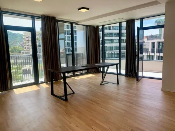 Tirane, jepet me qera zyre Kati 3, 158 m² 1.850 € (RRUGA E KOSOVAREVE LAKE VIEW)