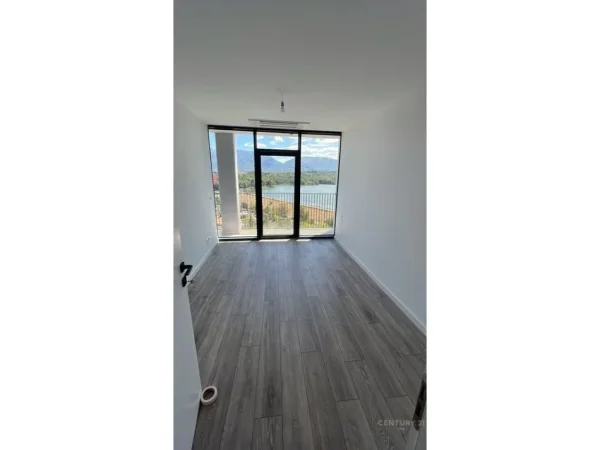 Tirane, jepet me qera zyre Kati 9, 106 m² 1.450 € (Lake View Residence)
