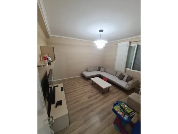 Tirane, shitet Vile 2 Katshe Kati 0, 143 m² 270.000 € (Rrugen Jorgjia Truja ,Qyteti Studenti, Tiranë)