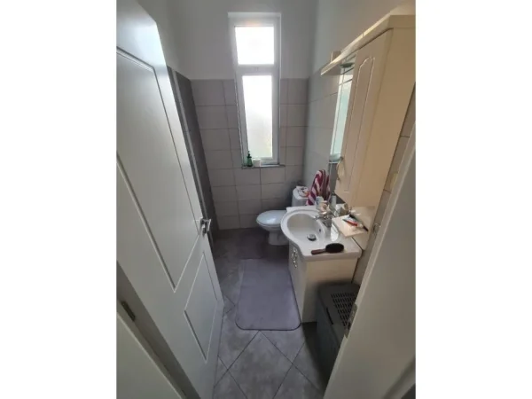 Tirane, shitet Vile 2 Katshe Kati 0, 143 m² 270.000 € (Rrugen Jorgjia Truja ,Qyteti Studenti, Tiranë)