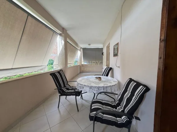 Tirane, jepet me qera apartament 2+1 Kati 2, 300 m² 800 € (Brryl)