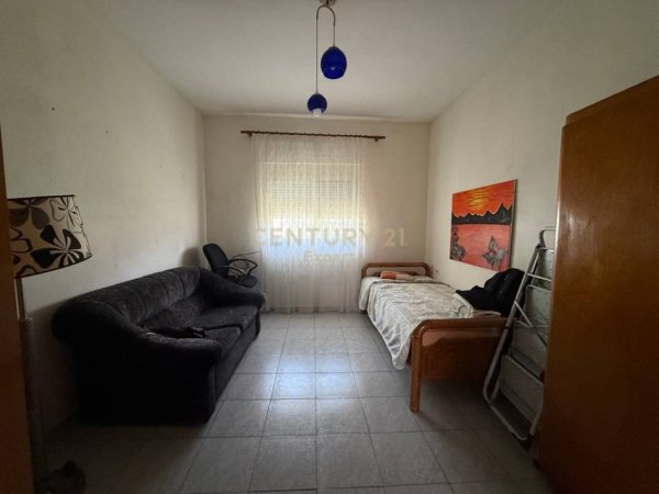 Tirane, jepet me qera apartament 2+1 Kati 2, 300 m² 800 € (Brryl)