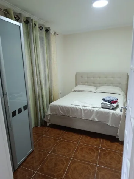 Tirane, jepet me qera shtepi 2+1 Kati 1, 90 m² 500 € (Zoja e Keshillit te Mire)