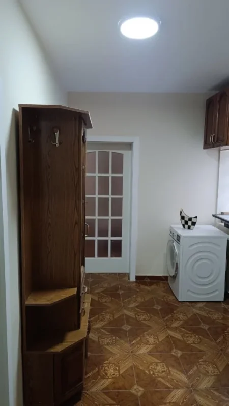 Tirane, jepet me qera shtepi 2+1 Kati 1, 90 m² 500 € (Zoja e Keshillit te Mire)