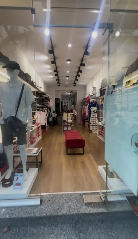 Tirane, jepet me qera ambjent biznesi Kati 0, 93 m² 2.300 € 