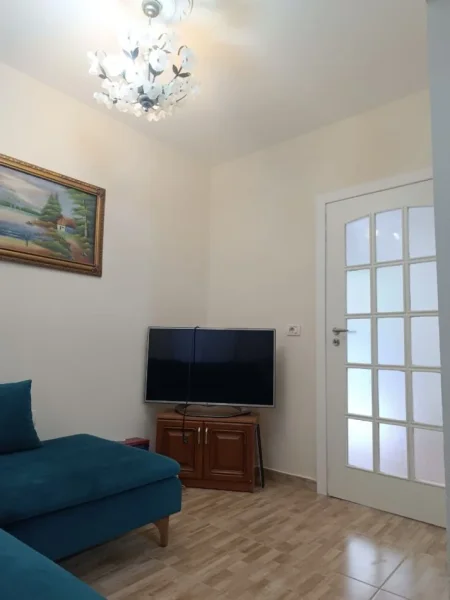 Tirane, jepet me qera shtepi 2+1 Kati 1, 90 m² 500 € (Zoja e Keshillit te Mire)