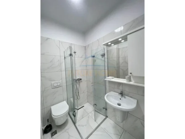 Tirane, jepet me qera apartament 2+1+Ballkon Kati 2, 90 m² 800 € (Quartum Residence Rruga Panorama)