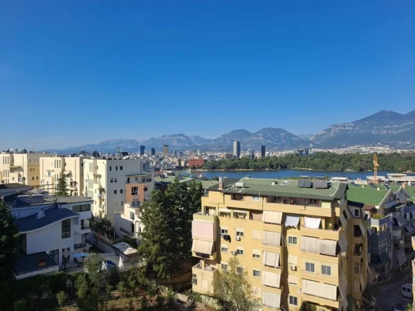 Tirane, jepet me qera apartament 2+1+Aneks+Ballkon Kati 4, 120 m² 1.000 €