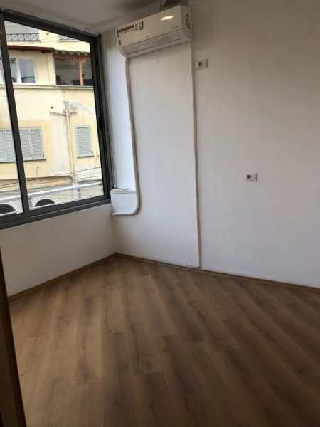 Tirane, jepet me qera zyre , 1.500 € (Qender)