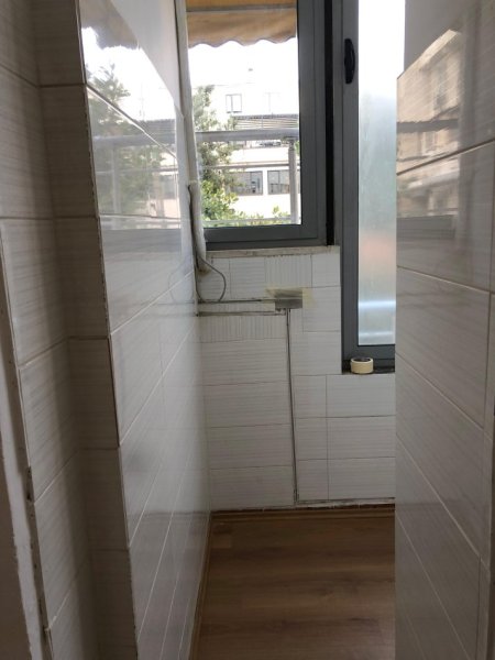 Tirane, jepet me qera zyre , 1.500 € (Qender)