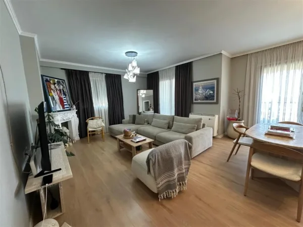 Tirane, jepet me qera apartament 2+1 Kati 8, 160 m² 1.350 € (Rruga durresit)