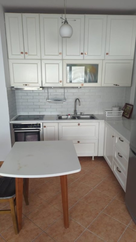 Tirane, jepet me qera apartament 1+1 Kati 3, 75 m² 600 € (KRISTAL CENTER)