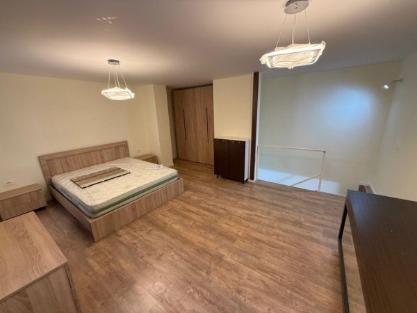 Tirane, jepet me qera apartament duplex 1+1 Kati 1, 70 m² 400 € (Selite)