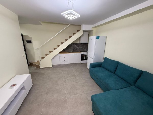 Tirane, jepet me qera apartament duplex 1+1 Kati 1, 70 m² 400 € (Selite)
