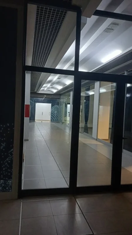 Tirane, shitet ambjent biznesi Kati 2, 